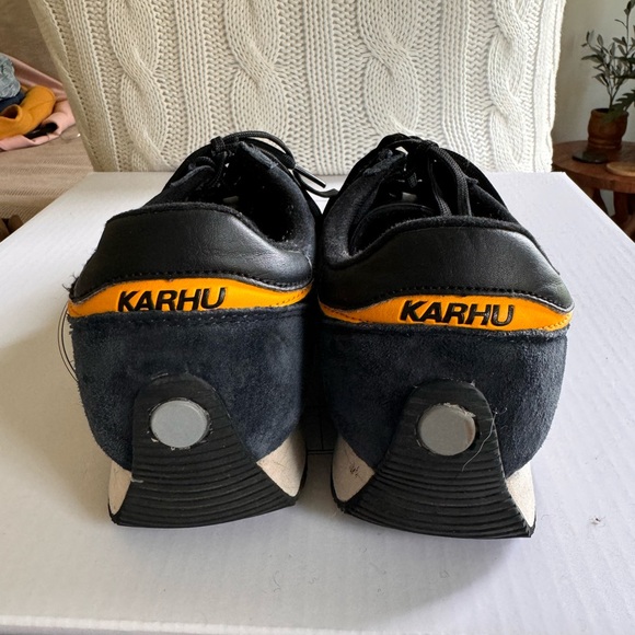 Kahru Mastari sneakers in navy suede. - Picture 4 of 5